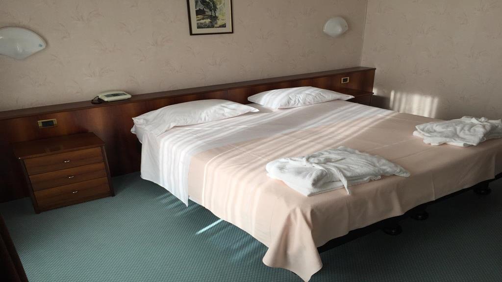 מונטגרוטו טרמה Hotel Terme Marconi מראה חיצוני תמונה